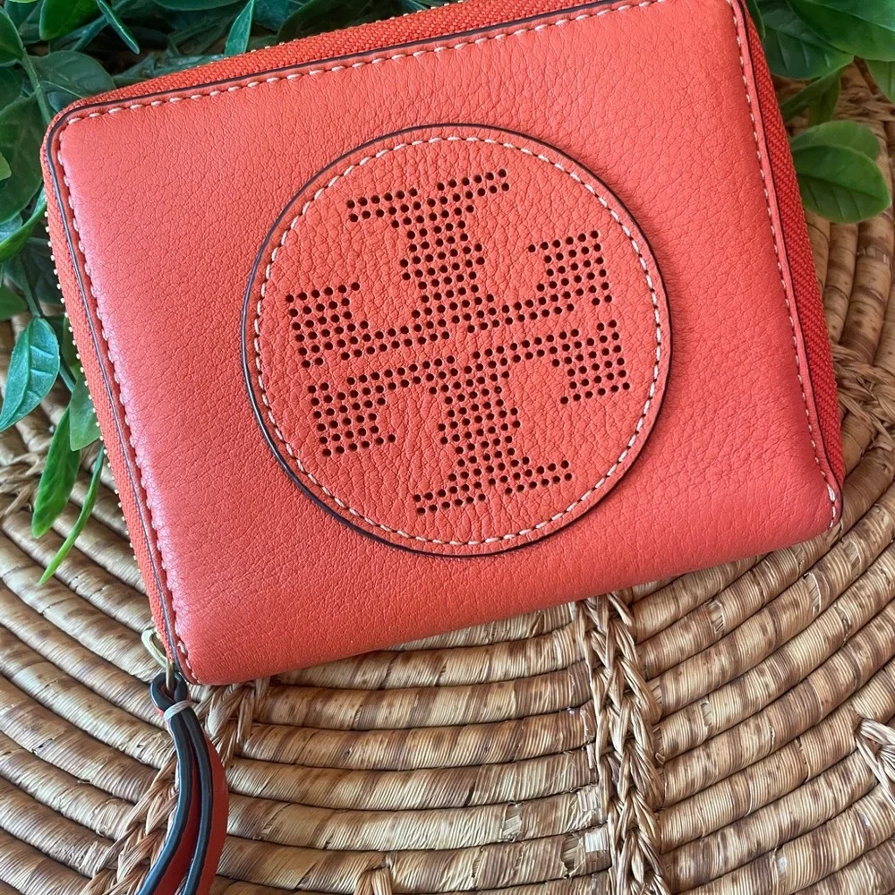 Like New Tory Burch Leather Small Zip Wallet in Orange & Tan